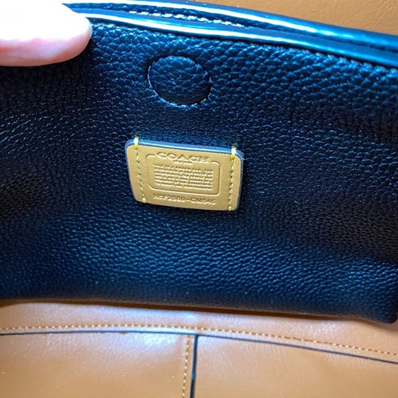 Coach Black Leather Women's Bag - Picture 7 of 7